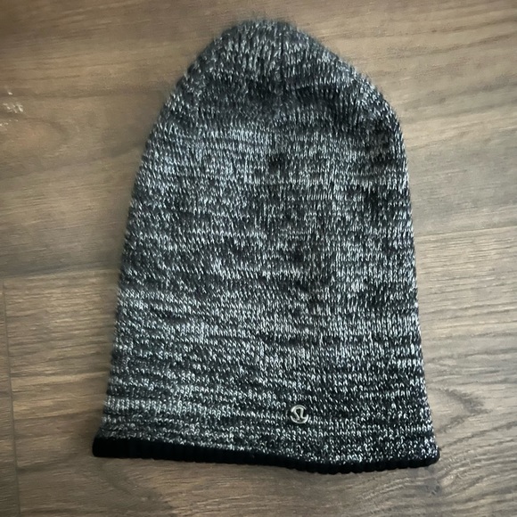 Lululemon Divinity Toque in Black/Slate/Angel Wing - Picture 5 of 7